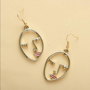 3/$30 💛 Abstract Face Earrings